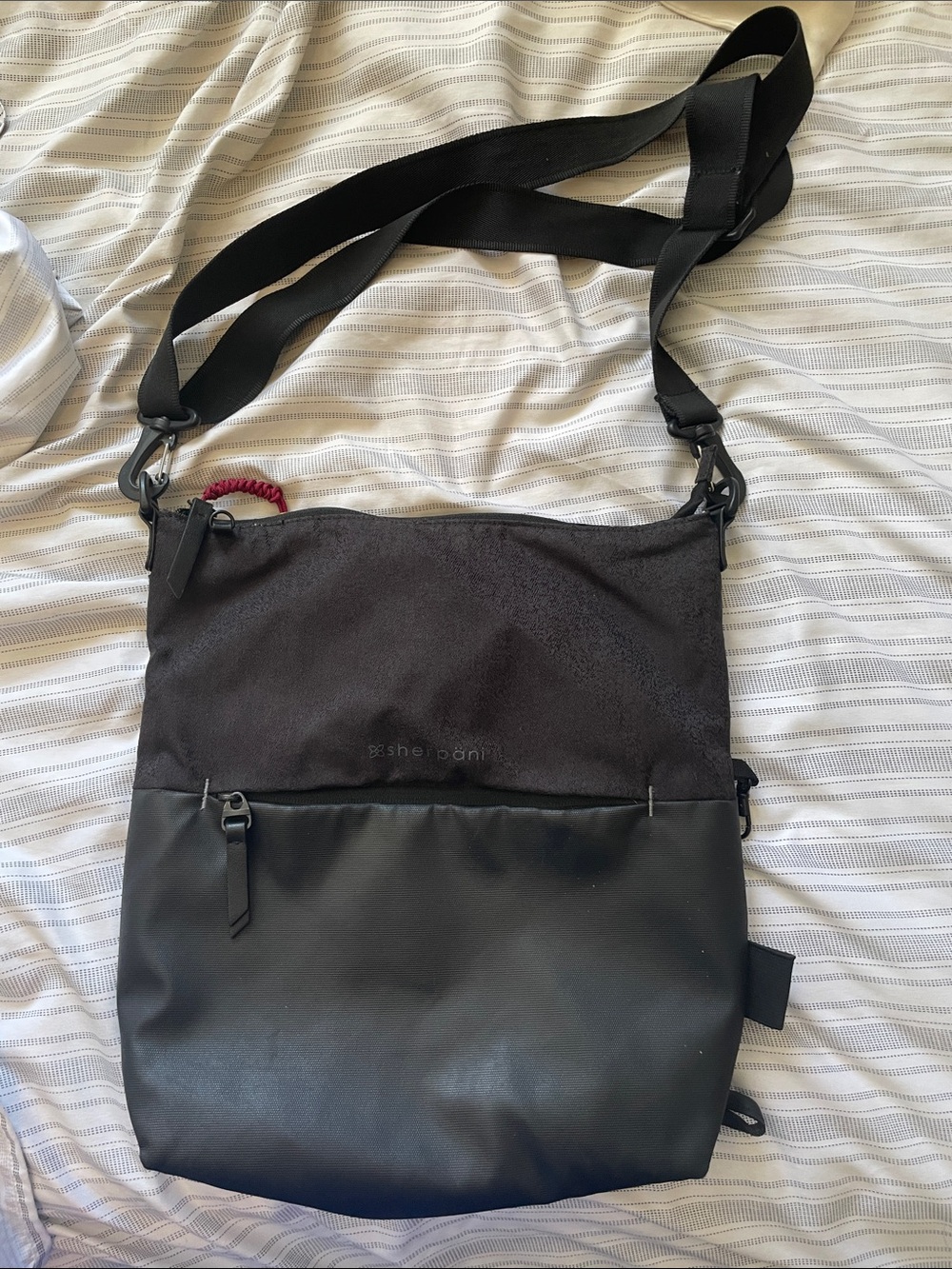 Sherpani Black Purse